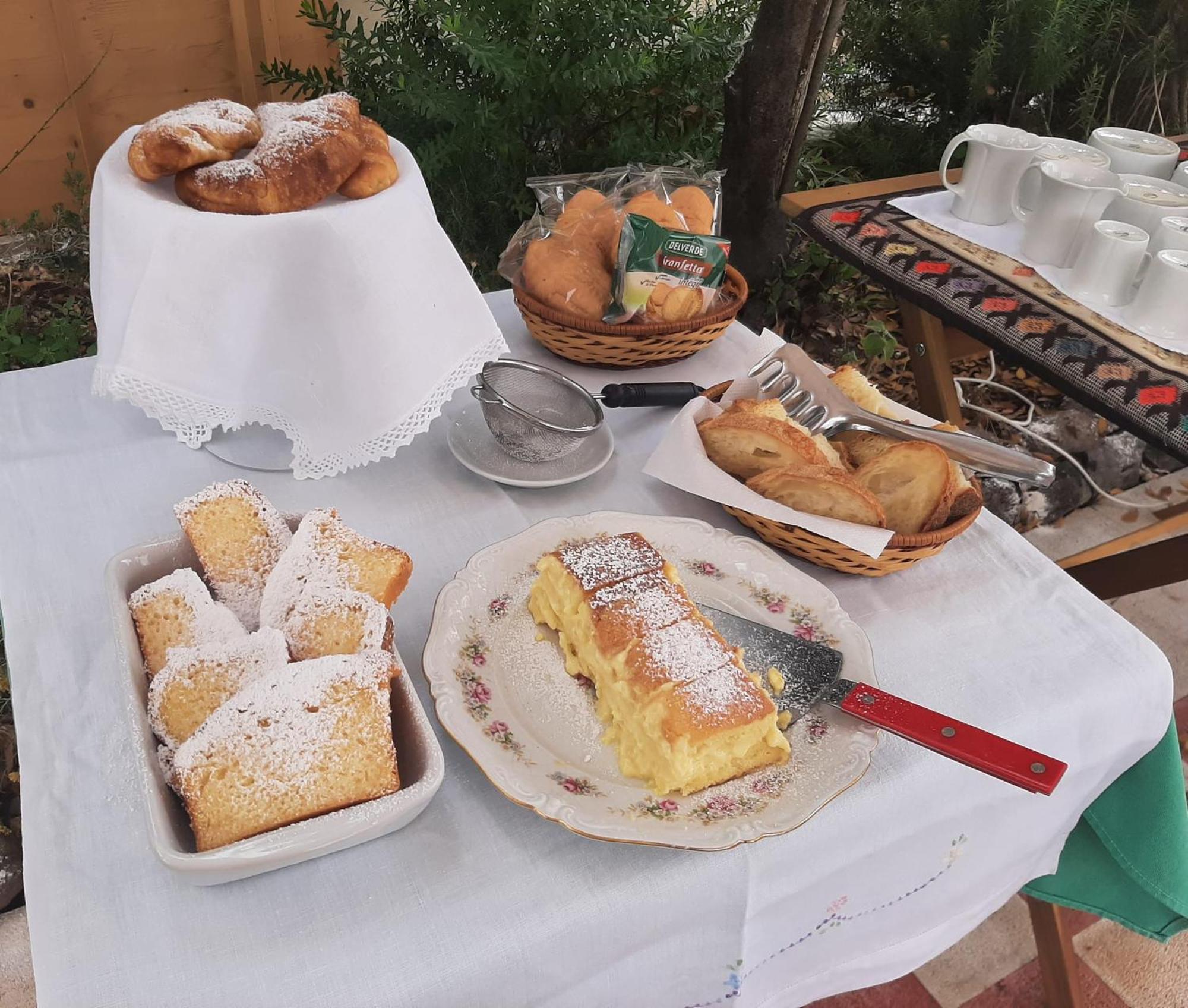 B&B Il Giardino Del Barone Pozzomaggiore Екстериор снимка