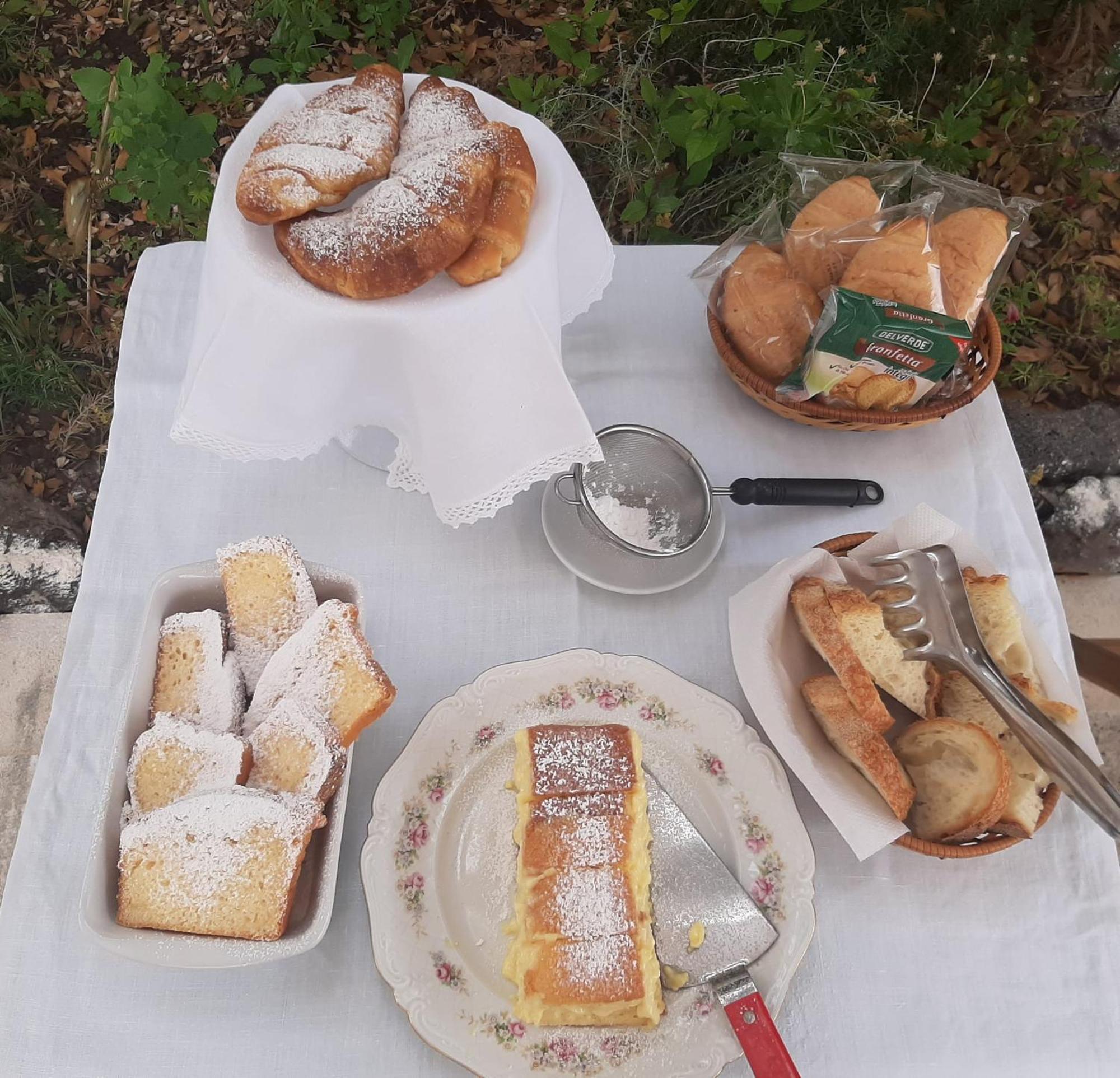 B&B Il Giardino Del Barone Pozzomaggiore Екстериор снимка